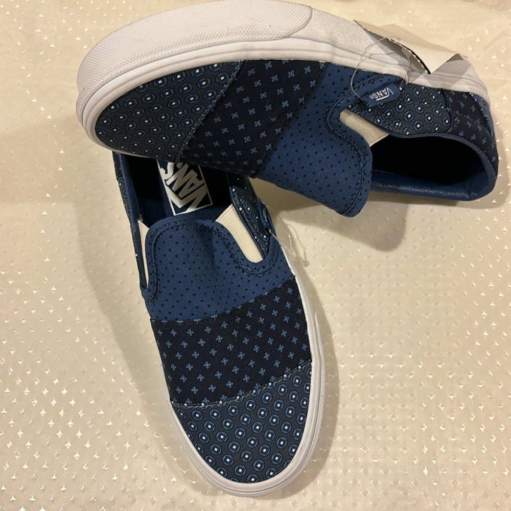 Vans girls slip on sneakers, size 5, navy w/pattern, brand new - no box!